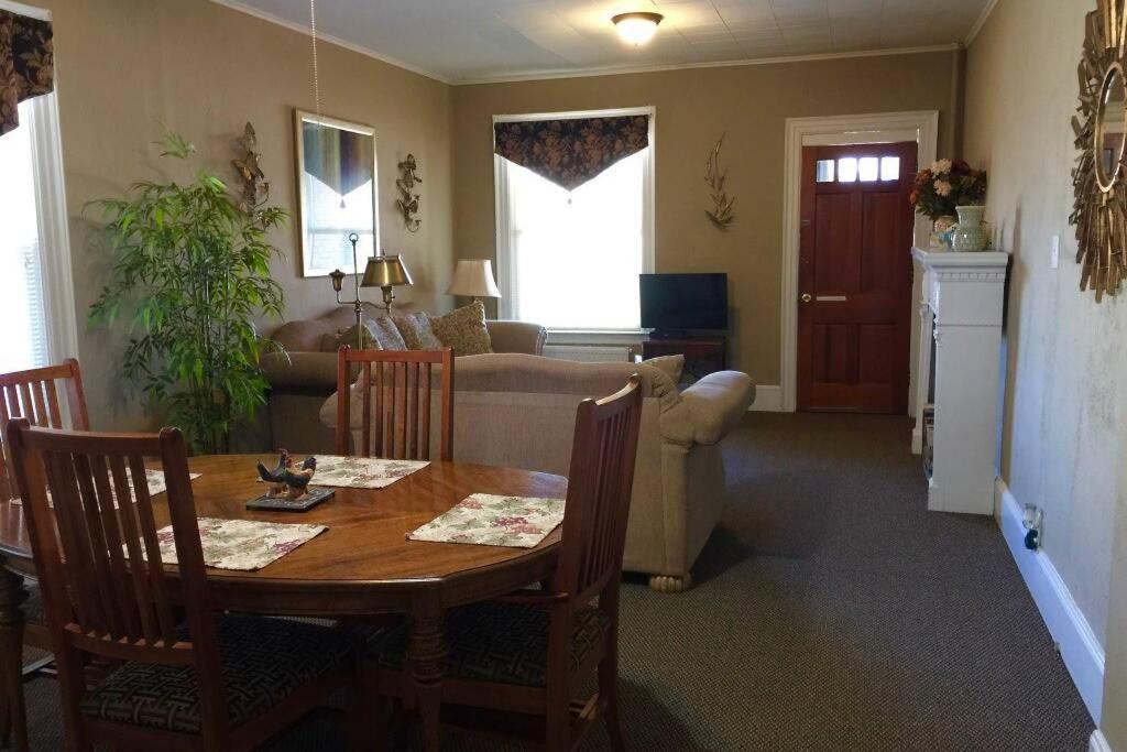Great Gorge Guesthouse - Walk To The Falls, The Casino And All Downtown Restaurants - Across From The Aquarium Niagara Falls Eksteriør billede